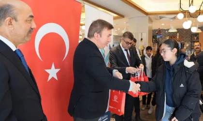 Vali Aydoğdu “Biz Bir Aileyiz” Projesi Kapsamında Öğrencilerle Buluştu