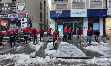 Erzincan’da Karla Mücadele Aralıksız Sürüyor