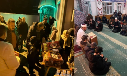 Berat Kandili’nde Çocuklara Oyuncak Sürprizi