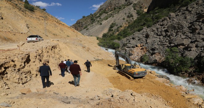 BAŞBAĞLAR YOLU YENİLENİYOR